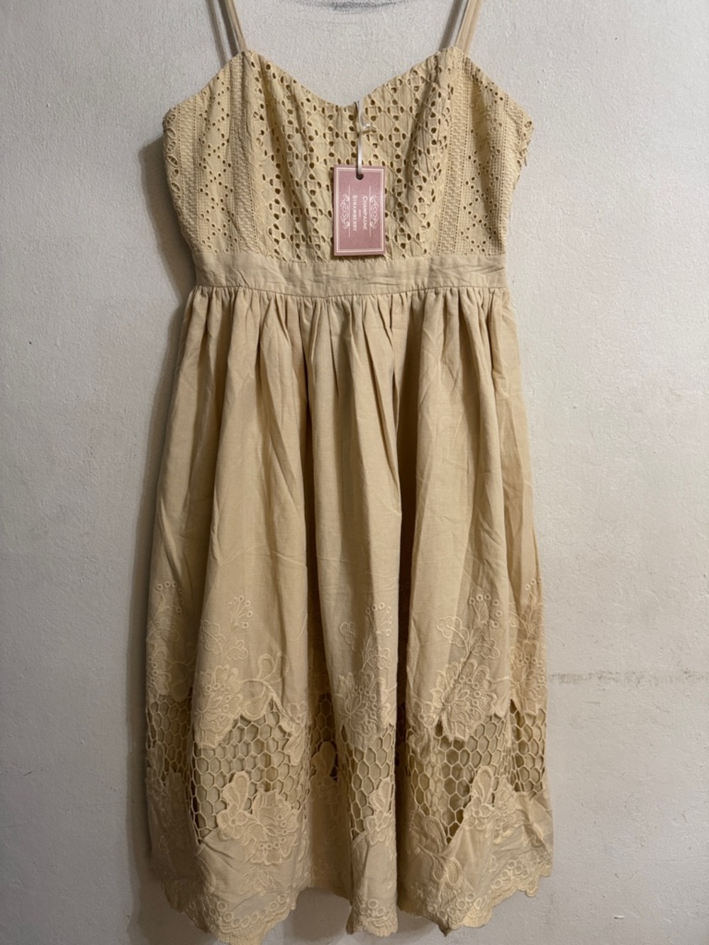 CHAMPAGNE & STRAWBERRY Spaghetti Strap Eyelet Lace Kids Dress in Cream Size M NW